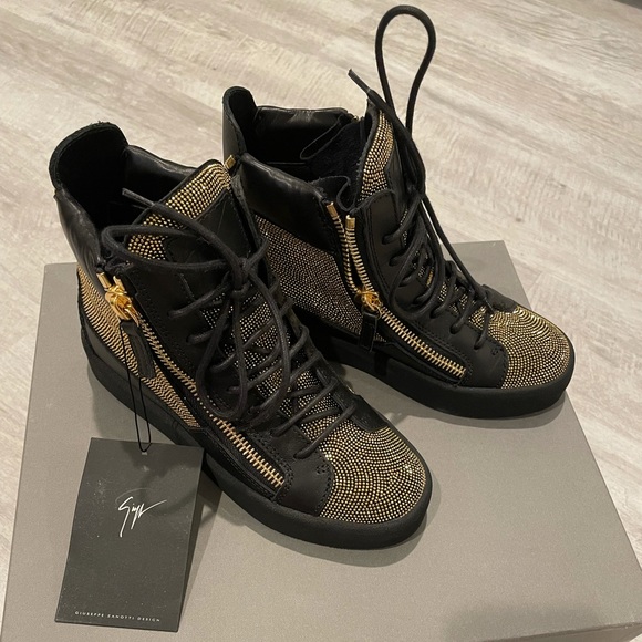 Giuseppe Zanotti sneakers. Black and gold